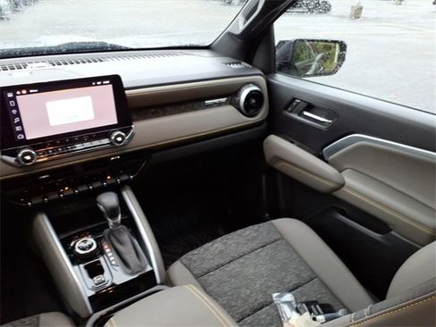 Used 2024 Chevrolet Colorado ZR2 w/ Technology Package image 10