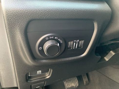 Used 2025 Jeep Grand Cherokee L Altitude AWD/4WD image 21