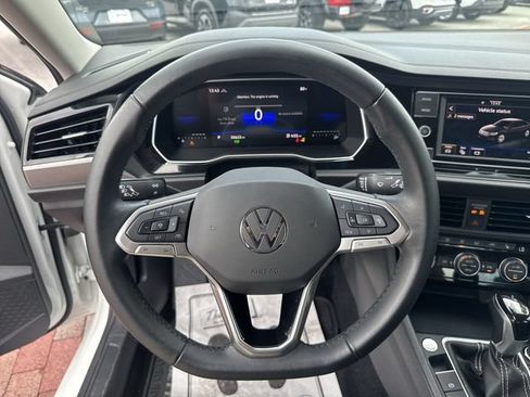 Used 2024 Volkswagen Jetta SE FWD image 15