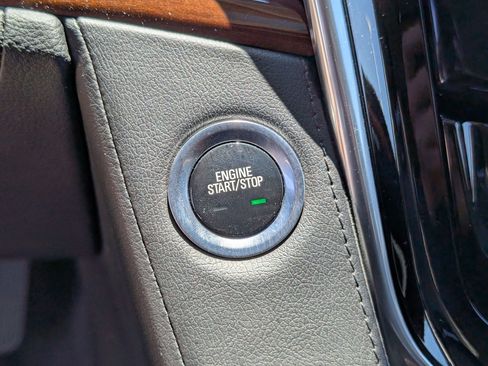 Used 2020 Cadillac Escalade Premium Luxury AWD/4WD image 19