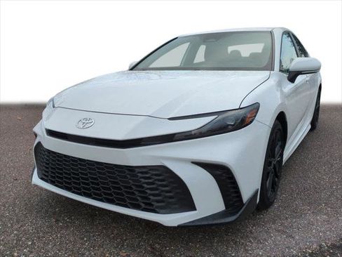 Certified 2025 Toyota Camry SE image 1