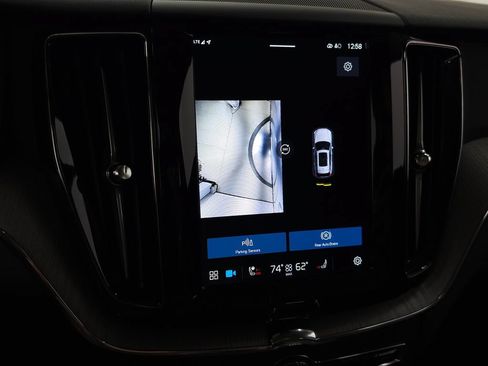 Certified 2025 Volvo XC60 B5 Plus AWD/4WD image 31
