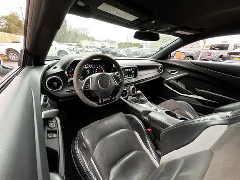 Used 2018 Chevrolet Camaro SS image 18