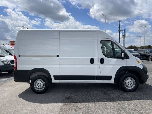 Used 2025 RAM ProMaster 2500 w/ Safety Group FWD image 13