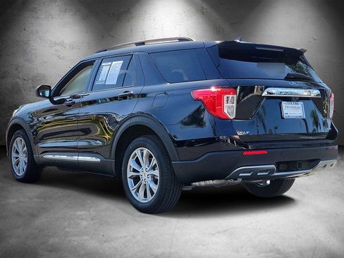 Used 2024 Ford Explorer XLT w/ Equipment Group 202A image 4