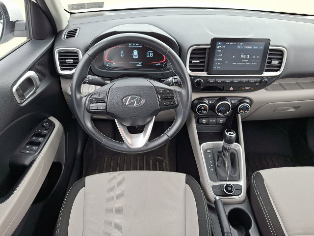 Certified 2024 Hyundai Venue SEL FWD image 11