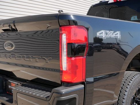New 2026 Ford F250 Lariat w/ Black Appearance Package AWD/4WD image 12
