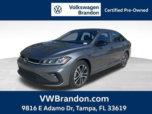 Used 2025 Volkswagen Jetta Sport image 1