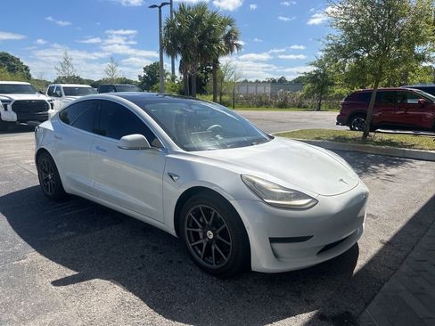 Used 2020 Tesla Model 3 Standard Range Plus image 2