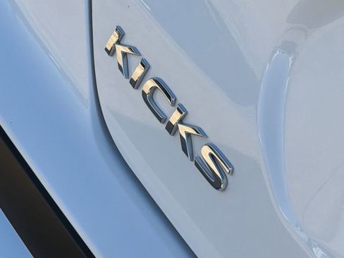 Certified 2025 Nissan Kicks Play S image 9