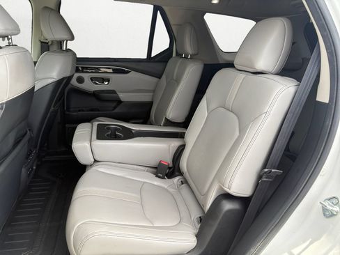 Used 2023 Honda Pilot Touring image 13