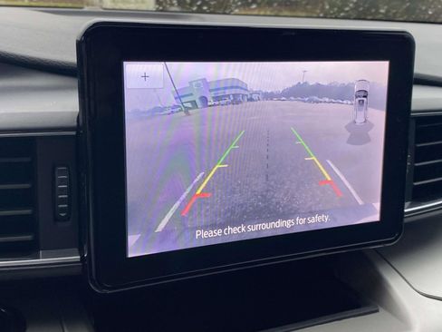 Used 2021 Ford Explorer XLT w/ Equipment Group 202A image 23