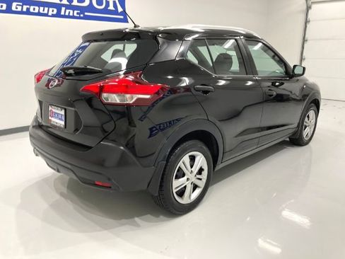 Used 2019 Nissan Kicks S image 12