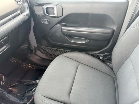 Used 2021 Jeep Gladiator Sport image 25