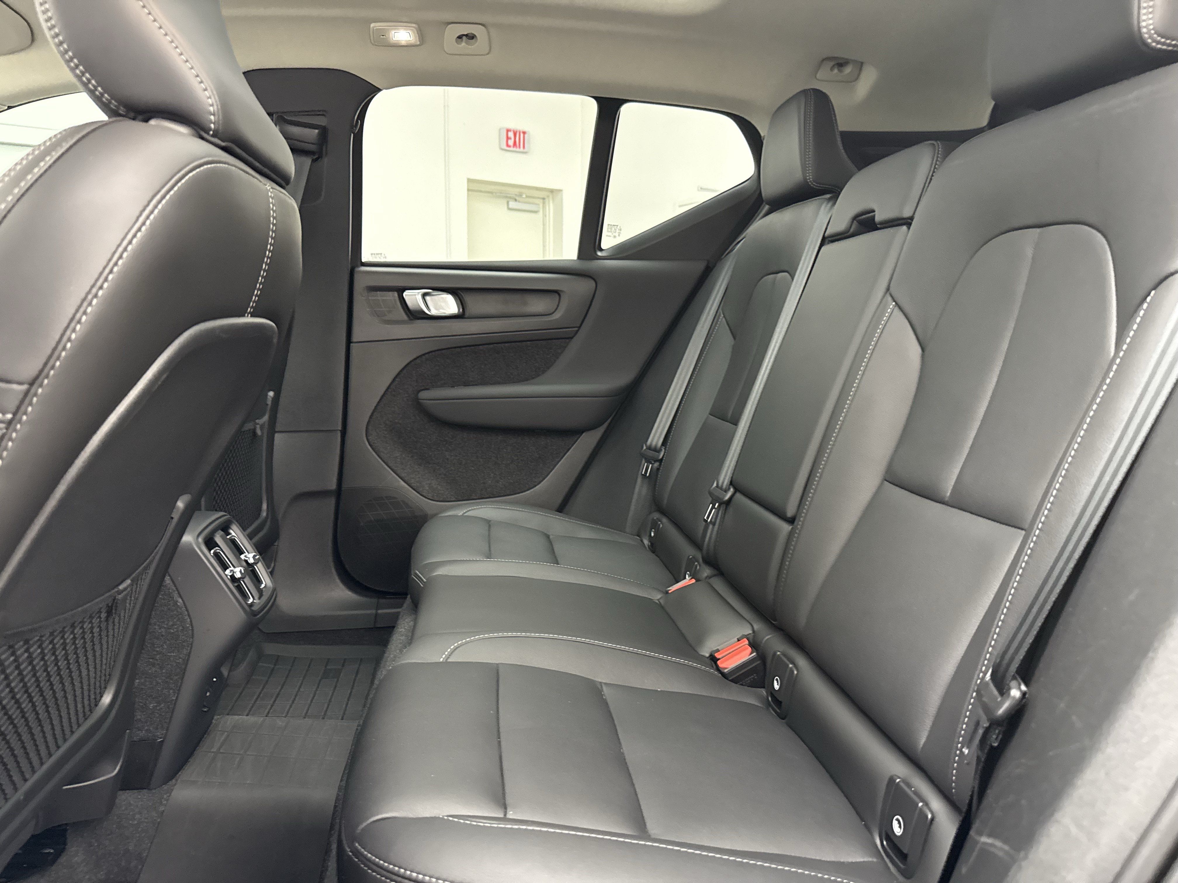 Certified 2024 Volvo XC40 B5 Plus w/ Protection Package Premier AWD/4WD image 25