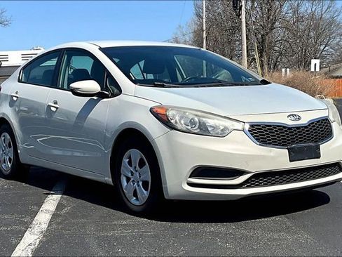 Used 2014 Kia Forte LX FWD image 2