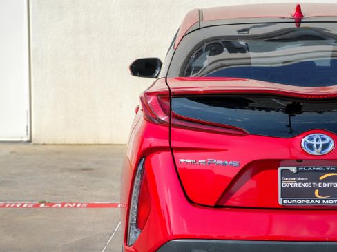 Used 2021 Toyota Prius Prime XLE image 45