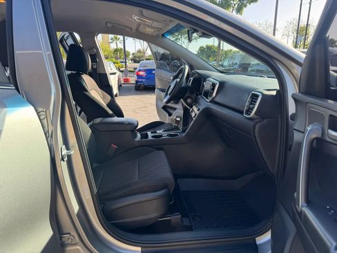 Used 2021 Kia Sportage LX FWD image 11