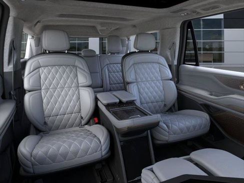 New 2026 Lincoln Navigator L Black Label AWD/4WD image 11