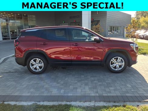 Used 2024 GMC Terrain SLE image 2