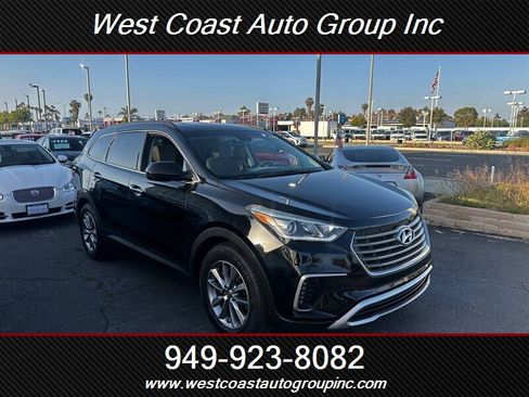 Used 2017 Hyundai Santa Fe SE image 2