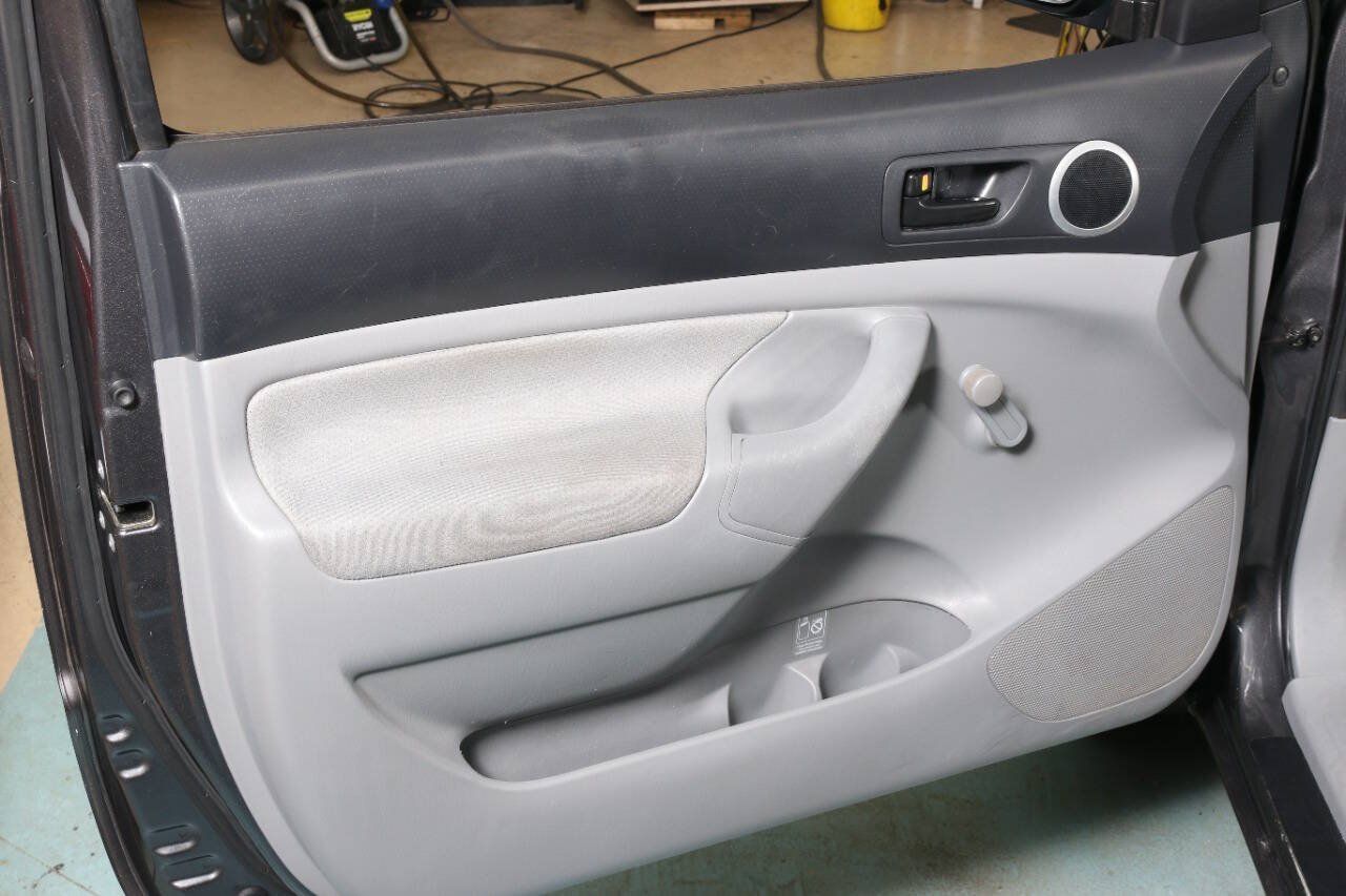 Used 2011 Toyota Tacoma 2WD Regular Cab image 36