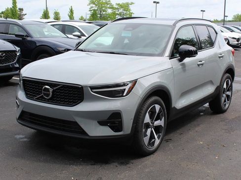 New 2026 Volvo XC40 B5 Plus w/ Protection Package Premier image 7