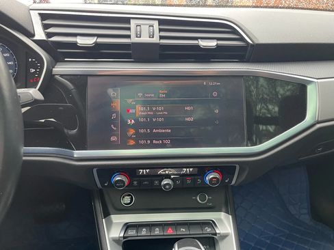 Used 2021 Audi Q3 2.0T Premium w/ Convenience Package image 18