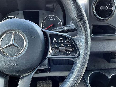 Used 2022 Mercedes-Benz Sprinter 2500 image 12