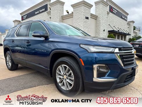 Used 2023 Chevrolet Traverse LT w/ LPO, Floor Liner Package FWD image 1