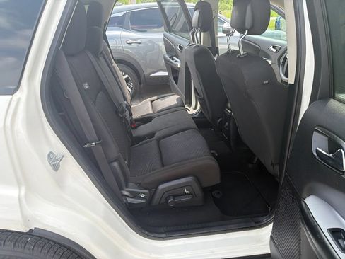 Used 2019 Dodge Journey SE w/ Connectivity Group FWD image 12