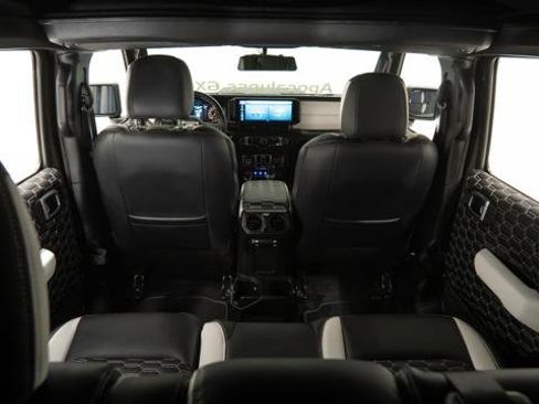 Used 2025 Jeep Gladiator Sport image 33