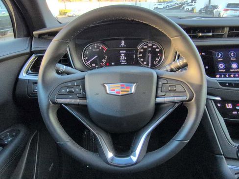 Used 2025 Cadillac XT6 Luxury image 14