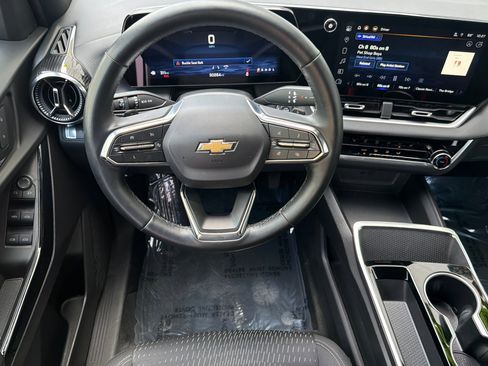 Used 2025 Chevrolet Equinox LT FWD image 14