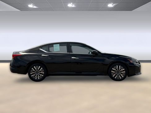 Used 2024 Nissan Altima 2.5 SV FWD image 7