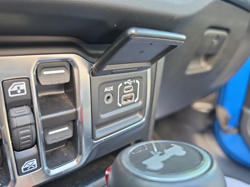 Used 2024 Jeep Wrangler Unlimited Sahara w/ Safety Group AWD/4WD image 39