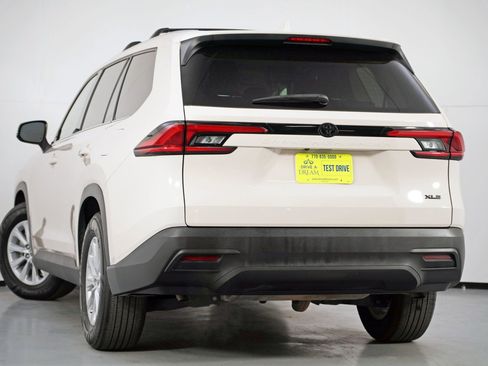 Used 2024 Toyota Grand Highlander XLE image 6