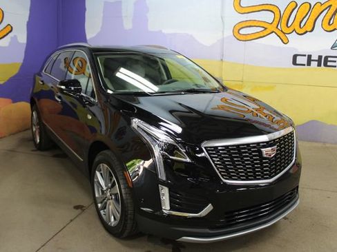 Used 2025 Cadillac XT5 Premium Luxury w/ Technology Package AWD/4WD image 3