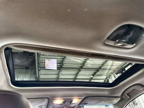 Used 2017 Subaru Outback 2.5i Touring image 26