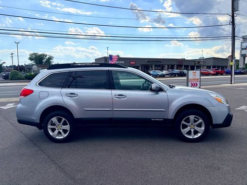 Used 2013 Subaru Outback 2.5i Premium AWD/4WD image 6