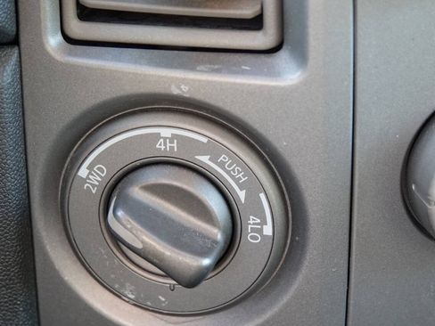 Used 2004 Nissan Titan XE w/ (PRF) Preferred Pkg AWD/4WD image 6