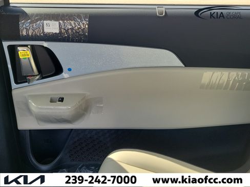 New 2026 Kia Carnival EX FWD image 14