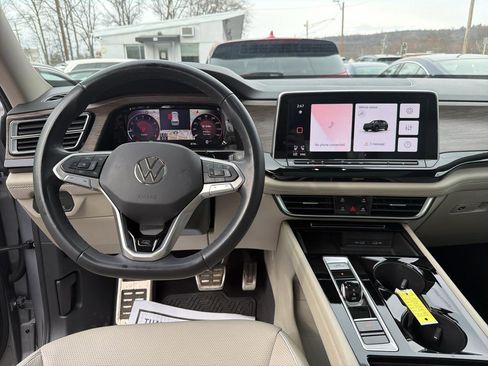 Used 2024 Volkswagen Atlas SEL Premium R-Line image 26