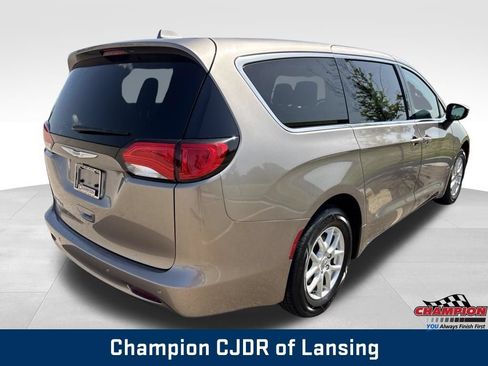 Used 2018 Chrysler Pacifica LX FWD image 8