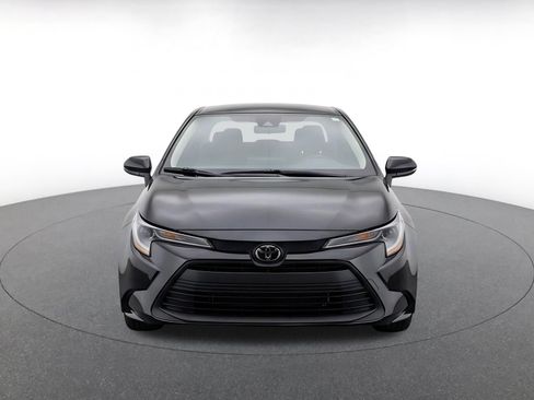 Used 2025 Toyota Corolla LE FWD image 2