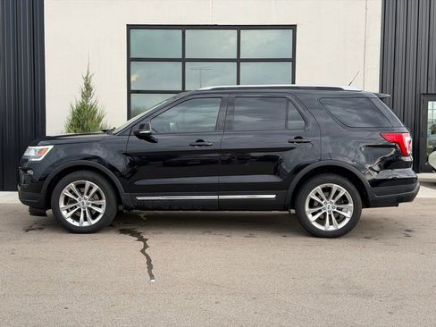 Used 2018 Ford Explorer XLT w/ Equipment Group 202A image 2