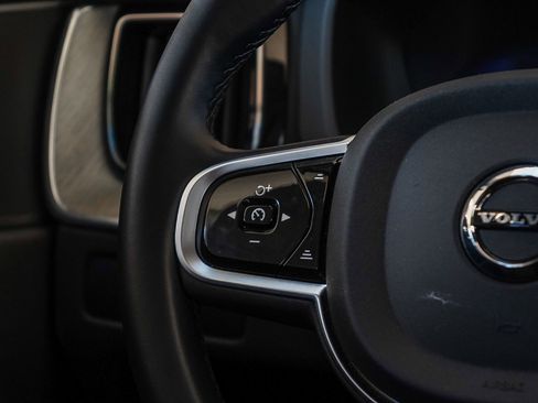 Used 2025 Volvo XC60 B5 Plus image 16