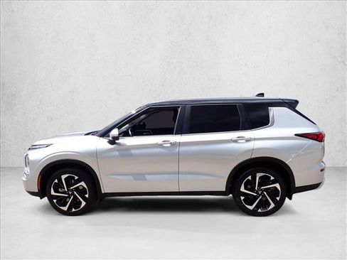 Used 2024 Mitsubishi Outlander SE FWD image 2