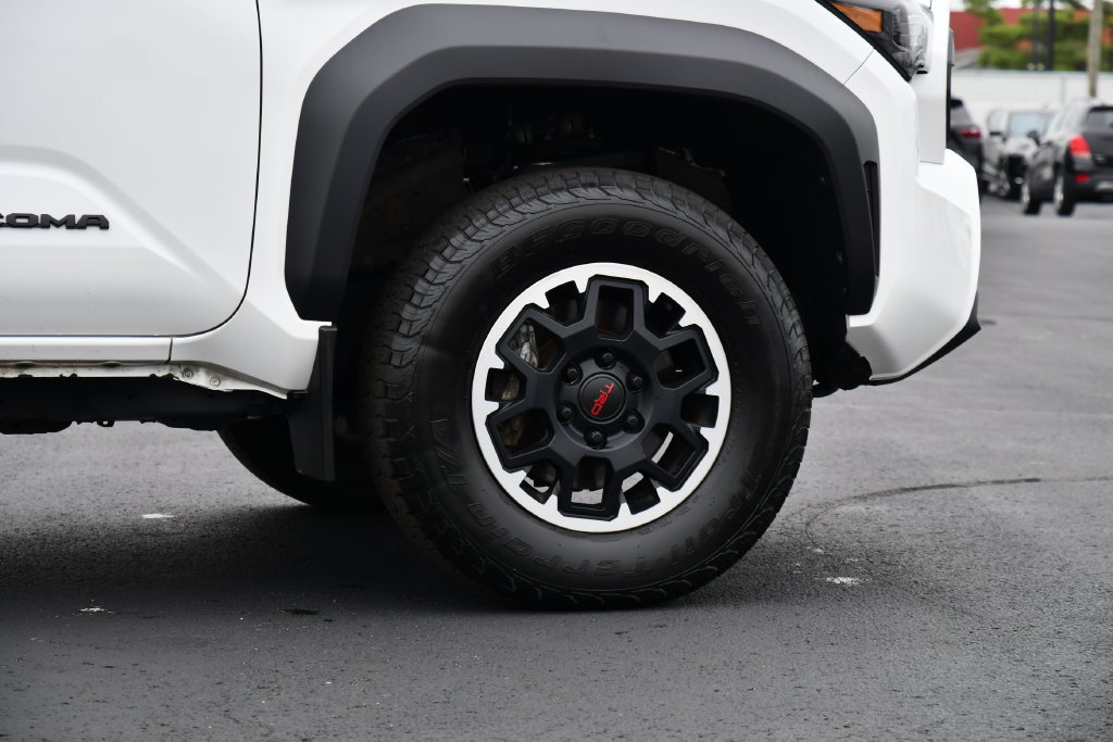Used 2024 Toyota Tacoma TRD Off-Road AWD/4WD image 9