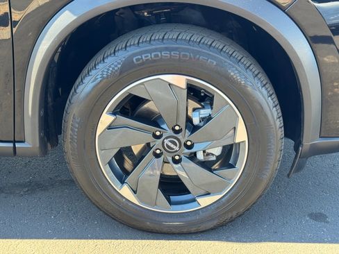 Used 2024 Nissan Rogue SV image 11